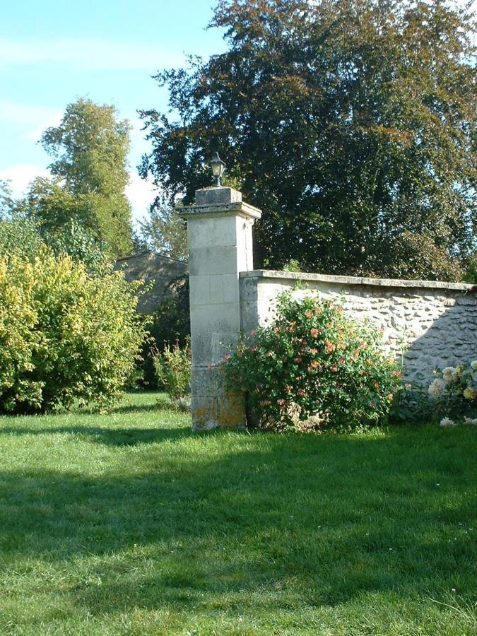 Bed and Breakfast La Laiterie Du Logis Chaniers Экстерьер фото