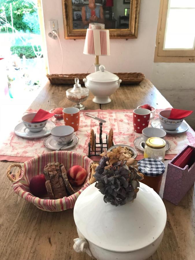 Bed and Breakfast La Laiterie Du Logis Chaniers Экстерьер фото