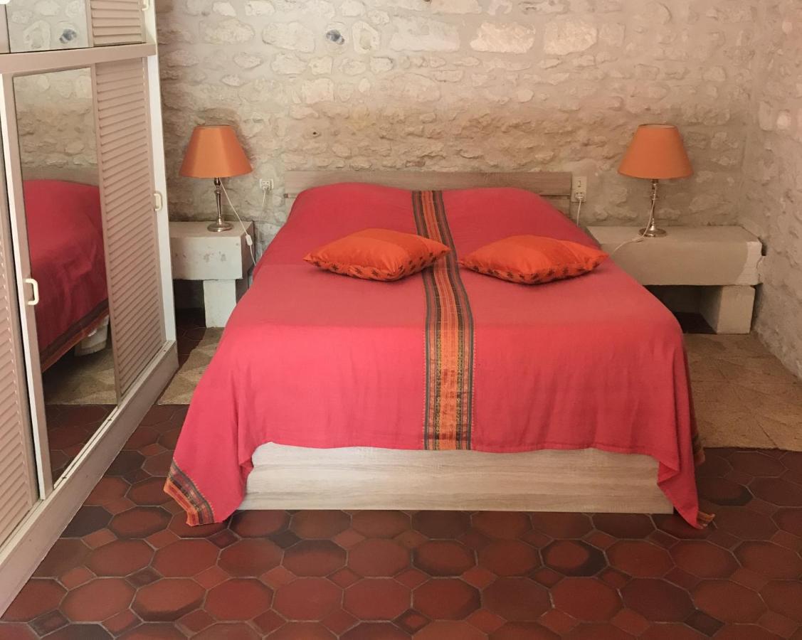 Bed and Breakfast La Laiterie Du Logis Chaniers Экстерьер фото